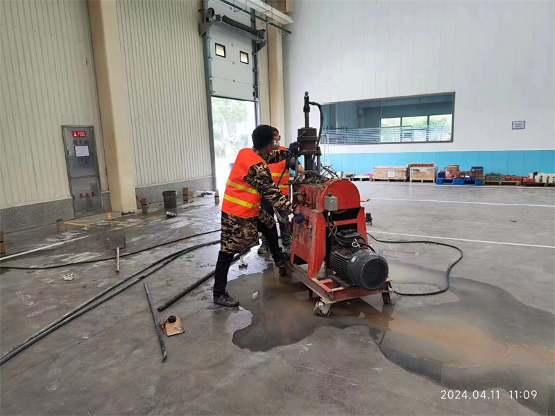 吉阳厂房地面下沉塌陷注浆加固施工